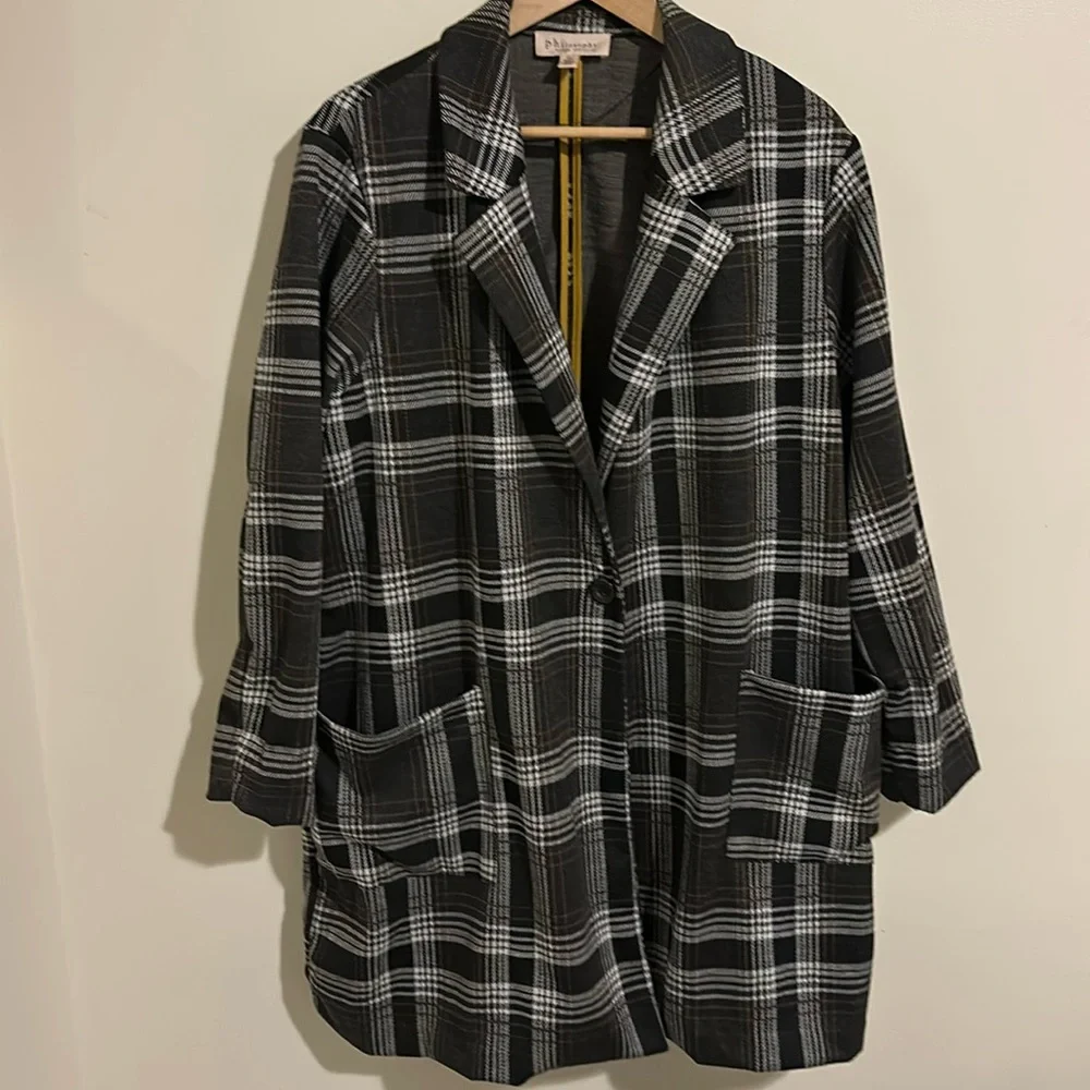 PHILOSOPHY Womens B&W Plaid Coat with Button Closure and Front Pockets Size 2X